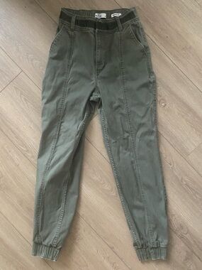 Hollister Olive Green Ultra High-Rise Cargo Pants- Size Small